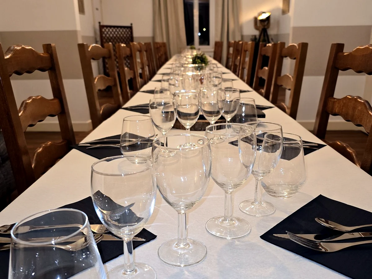 Table dressée dans notre salle